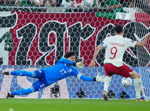 Ο Οτσόα έπιασε το πέναλτι του Λεβαντόφσκι (vid)