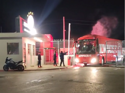 Επέστρεψε στον Ρέντη η αποστολή του Ολυμπιακού (vids)