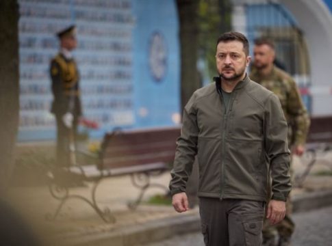 Λευκός Οίκος: Μόνο ο Ζελένσκι μπορεί να αποφασίσει την έναρξη διαπραγματεύσεων με την Ρωσία