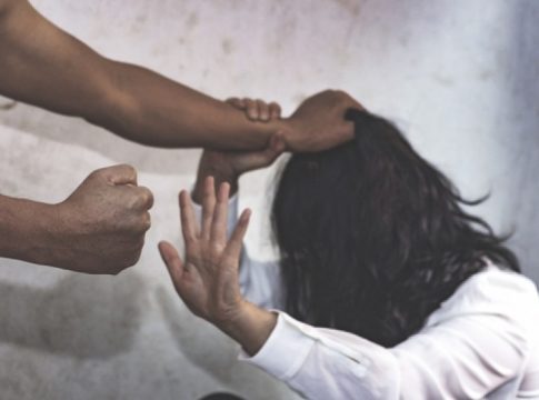 Βόλος: Πατέρας απειλούσε να σκοτώσει την 14χρονη κόρη του – «Θα σε γονατίσω, δεν θα ζήσεις»