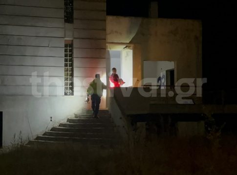Χαλκιδική: Η στιγμή που οι εθελοντές εντόπισαν νεκρή την 31χρονη (vid)