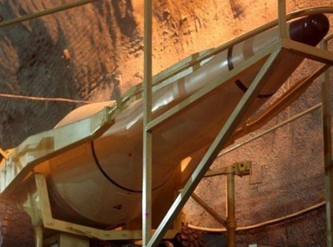 Ιράν: Ανακοίνωσε την επιτυχή δοκιμή πυραύλου ικανού να μεταφέρει δορυφόρους στο διάστημα