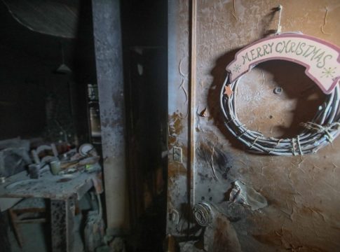 Φωτιά στον Κολωνό: Ραγίζει καρδιές η μητέρα του 5χρονου – «Άγγελέ μου, σήκω, εδώ είμαι»