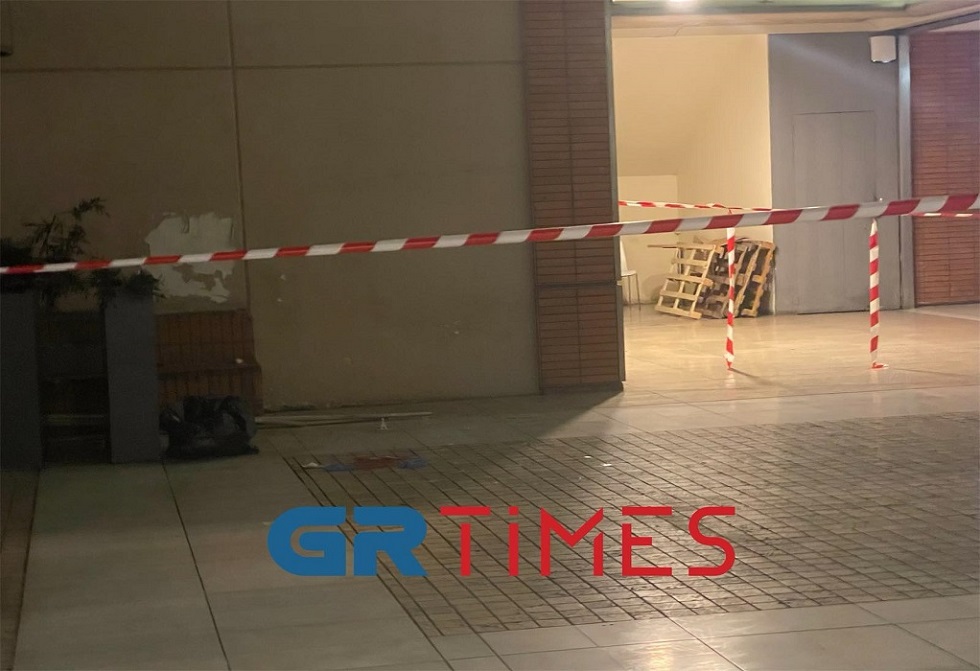 Θεσσαλονίκη: Άνδρας βούτηξε στο κενό από τον έκτο όροφο εμπορικού κέντρου (vid)