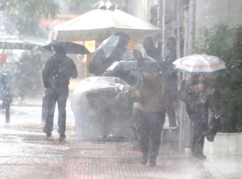 Προ των πυλών νέα κακοκαιρία: Πού και πότε θα χτυπήσει