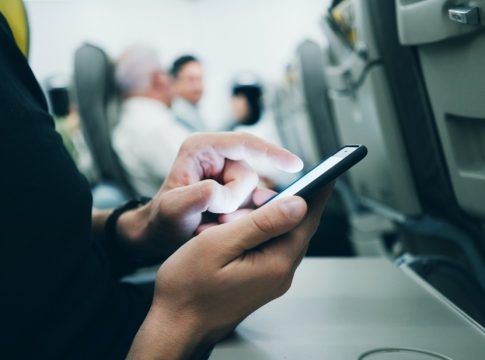 «Πράσινο φως» της ΕΕ για χρήση κινητών εν πτήσει