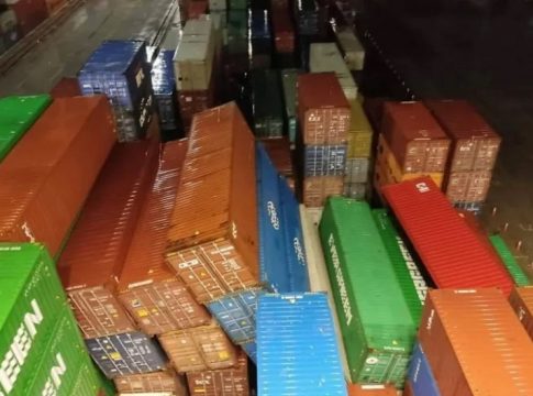 Πειραιάς: «Βάζουν σε κίνδυνο τη ζωή των εργαζομένων Cosco και Dport» καταγγέλλει το σωματείο ΕΝΕΔΕΠ (vid)