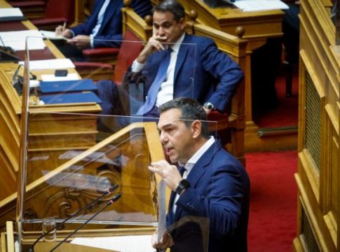 Τσίπρας: «Θα δώσετε στη δημοσιότητα τα ονόματα των αστυνομικών που χειρίζονταν το Predator;»