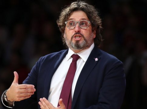 Αποθέωσε Ολυμπιακό ο Τρινκιέρι: «Είναι φαβορί για Euroleague – Σλούκας και Βεζένκοβ βλέπουν τρεις πάσες μπροστά»