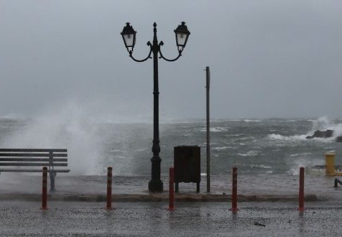 Ισχυρή καταιγίδα και νέα προβλήματα στην Αττική – Μέχρι πότε θα συνεχιστούν τα επικίνδυνα καιρικά φαινόμενα