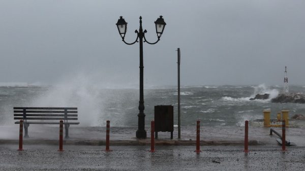 Ισχυρή καταιγίδα και νέα προβλήματα στην Αττική – Μέχρι πότε θα συνεχιστούν τα επικίνδυνα καιρικά φαινόμενα
