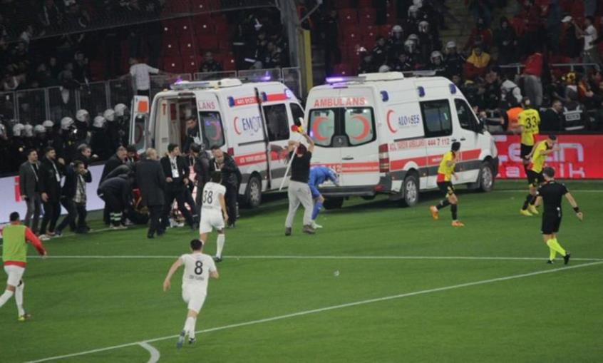 Τουρκία: Επεισόδια και επίθεση οπαδού σε τερματοφύλακα με το σημαιάκι του κόρνερ