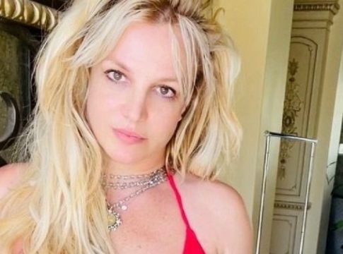 Britney Spears: Ποζάρει ολόγυμνη στη μπανιέρα και αδιαφορεί για τους haters – «Χειροκροτήστε με»