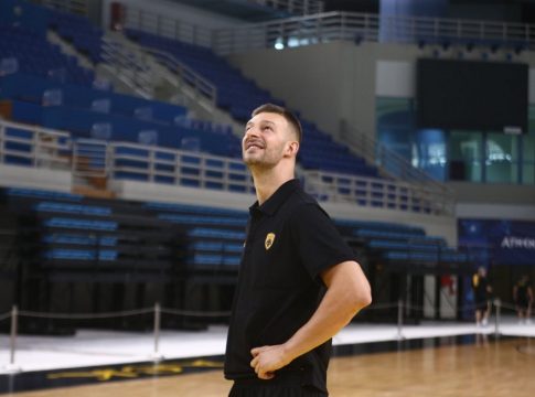 Η ΑΕΚ τιμά τον Γέλοβατς δίνοντας το όνομά του στο γυμναστήριο του κλειστού των Άνω Λιοσίων