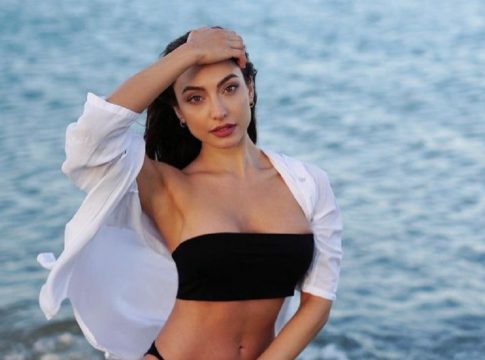 Η Έλενα Πιερίδου στην πιο hot φωτογραφία της – Ποζάρει τόπλες και οι θαυμαστές της παραληρούν