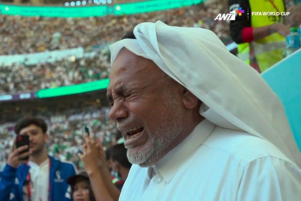 Συγκλονιστική στιγμή: Το κλάμα Σαουδάραβα φιλάθλου για τη μεγάλη έκπληξη της ομάδας του (vid)