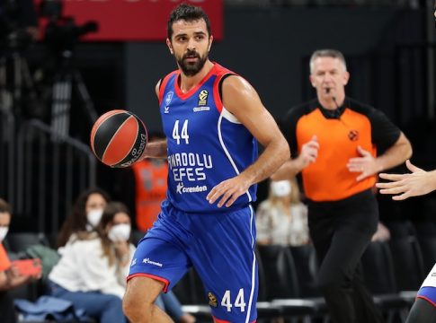 Ανατολού Εφές: Θα αποσύρει την φανέλα με το Νο.44 του Σιμόν απέναντι στον Ολυμπιακό