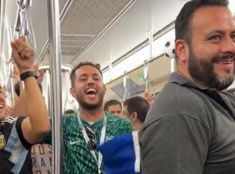 Τρομερό βίντεο: Σαουδάραβας τραγουδά σύνθημα της Αργεντινής στο Μετρό και αποθεώνεται!