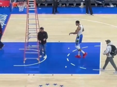 Τρομερά σκηνικά στη Φιλαντέλφεια με Χάρελ και Αντετοκούνμπο: «Θα σε πλακώσω στο ξύλο, εδώ δεν είναι το γαμ…νο το Μιλγουόκι» (vids)