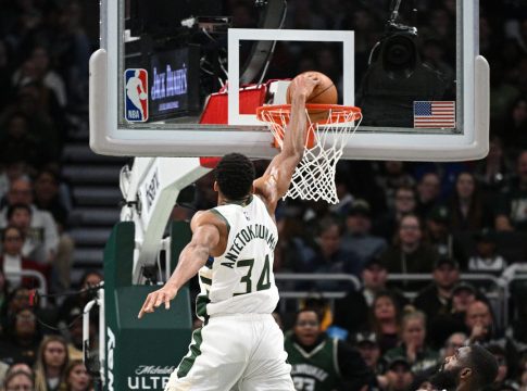 Η εμφάνιση του Αντετοκούνμπο κόντρα στους Μάβερικς (vid)