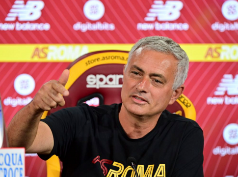 Moυρίνιο: «Αν είχα νικήσει το ντέρμπι όπως ο Σάρι, θα με είχαν σκοτώσει»