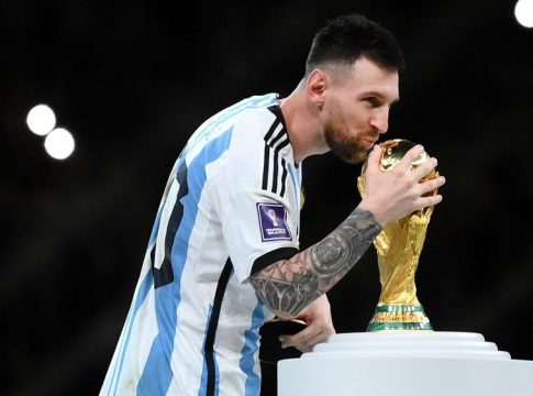 Συγκλονιστικό βίντεο – Ο Μέσι καλεί τον… Θεό: «Πάμε Ντιέγκο, από τον ουρανό»