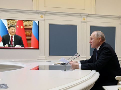 Ρωσία: Ενισχύει τη στρατιωτική συνεργασία με την Κίνα την ώρα που η Δύση μιλά για απομονωμένο Πούτιν