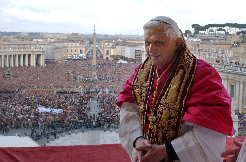 Βενέδικτος: Φόρο τιμής στον εκλιπόντα πρώην Πάπα απέτισαν Αντόνιο Γκουτέρες και βασιλιάς Κάρολος