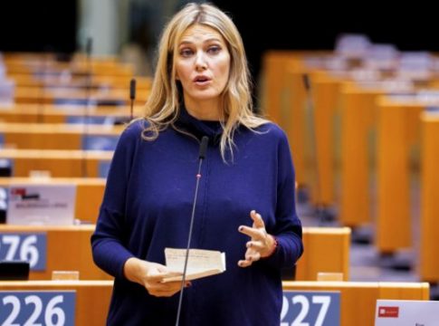 Η ώρα της κρίσης για την Εύα Καϊλή – Πού πετάει το μπαλάκι των ευθυνών για τις εκατοντάδες χιλιάδες ευρώ