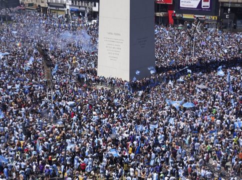 «Καίγεται» το Μπουένος Άιρες: Η Αργεντινή γιορτάζει την επιστροφή στην κορυφή (vids)