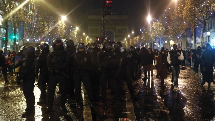 Χαμός στη Γαλλία: Επεισόδια και 227 συλλήψεις