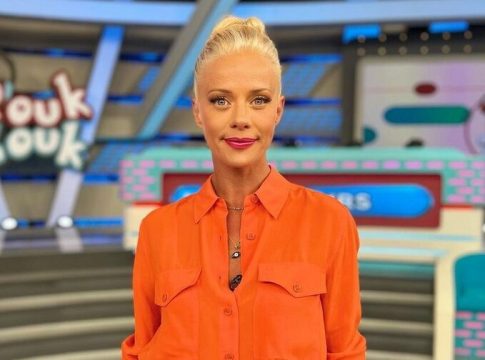 Σκέτη κόλαση η Ζέτα Μακρυπούλια: Με ανοιχτά τα πόδια στην καρέκλα θα σε κάνει να αναστενάξεις (pic)