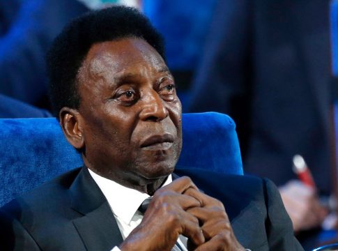 Ξέσπασε η κόρη του Πελέ: «Κουραστήκαμε να δεχόμαστε συλλυπητήρια» (vid)