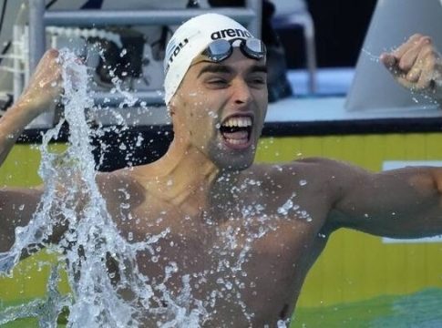 Στον τελικό των 100μ. ύπτιο με πανελλήνιο ρεκόρ ο Χρήστου
