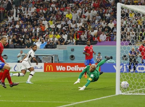 Σέντρα του Ράουμ, κεφαλιά του Γκνάμπρι και 1-0 η Γερμανία (vid)