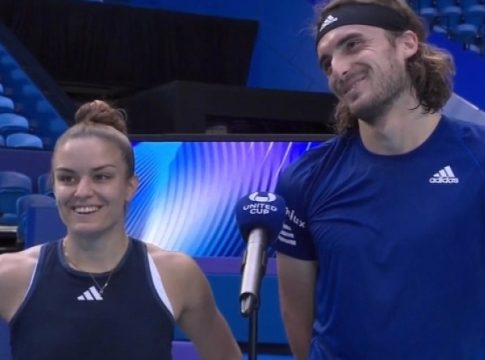 Επικός Τσιτσιπάς: «Προσπαθώ να κάνω backhand σαν της Σάκκαρη, αλλά δεν είμαι καν κοντά»