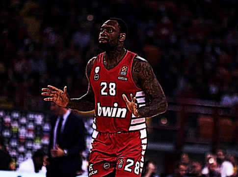 Το step-up του Μπλακ σε ένα περίεργο παιχνίδι