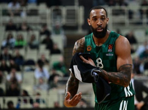 Ντέρικ Γουίλιαμς για το ντέρμπι με Ολυμπιακό: «Η Δευτέρα έρχεται… »