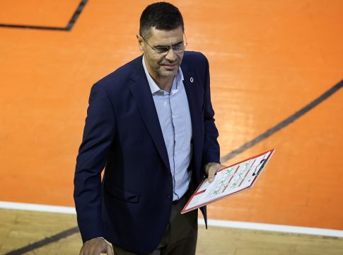 Τέλος από τον Φοίνικα Σύρου ο Καζάζης