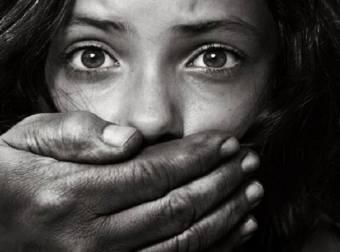 Καλαμάτα: Με εντολή Κεραμέως – Σε αργία ο εκπαιδευτικός που κατηγορείται για ασέλγεια σε βάρος της 12χρονης κόρης του