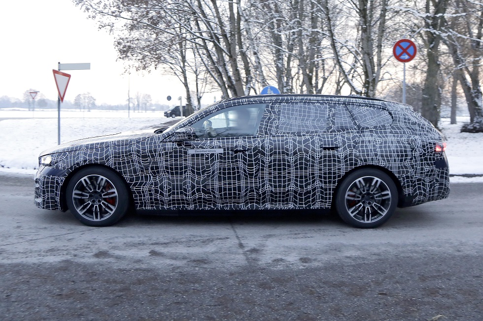 BMW i5 Touring: Hλεκτροκίνηση στην… πράξη