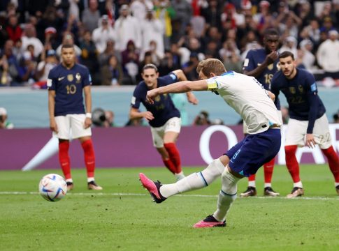 Ισοφαρίζει ο Κέιν από την άσπρη βούλα – Έπιασε τον Ρούνεϊ στην κορυφή των σκόρερ της Αγγλίας (pic & vid)