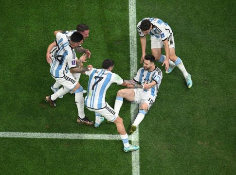 Κυρίαρχη η Αργεντινή στο πρώτο ημίχρονο: 2-0 με Μέσι και Ντι Μαρία (vids)