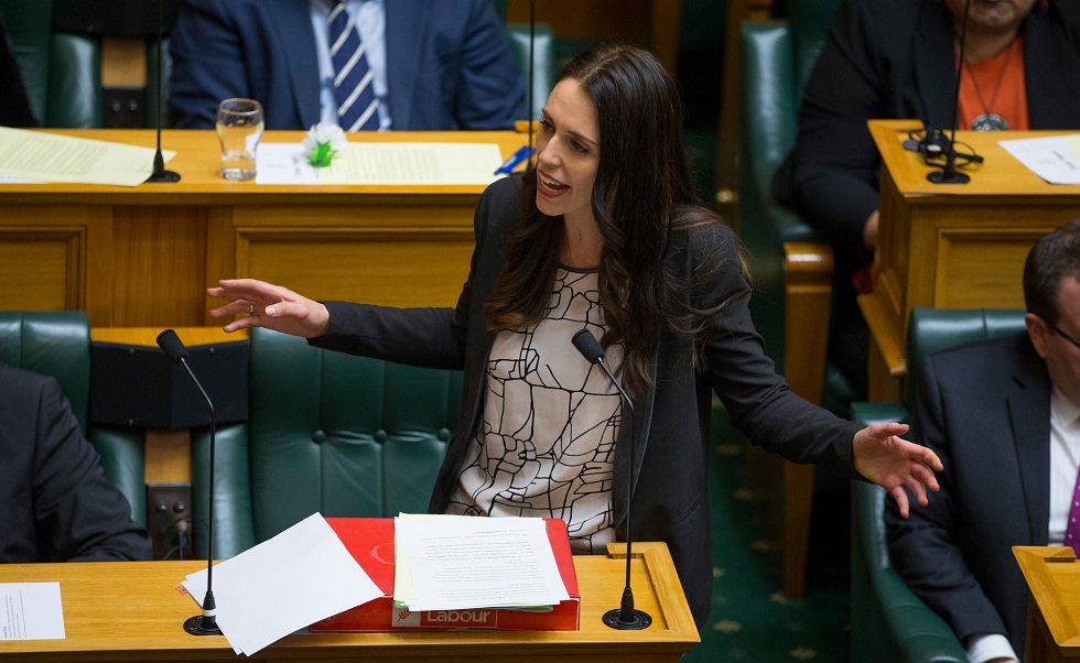 «Αλαζονικό αρ@@@ι» – Σάλος με δήλωση της πρωθυπουργού της Νέας Ζηλανδίας μέσα στο κοινοβούλιο