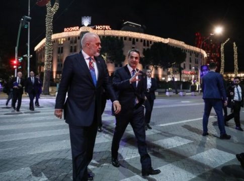 Κοντά σε συμφωνία για την παραπομπή της ΑΟΖ με Αλβανία στη Χάγη – Απολογήθηκε ο Ράμα στον Μητσοτάκη μετά την γκάφα