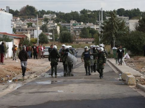 Επτά συλλήψεις Ρομά, 25 κατ’ οίκον έρευνες στη δυτική Αττική – Η ανακοίνωση της ΕΛ.ΑΣ