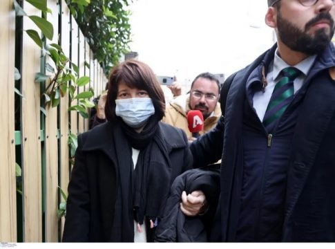 Έφυγε η πρεσβυτέρα από την Κιβωτό – Σε κούτες και τσάντες τα πράγματά της