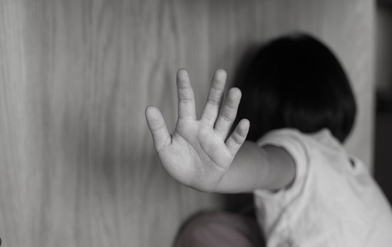 Σοκ στη Ρόδο: Καταγγελία για βιασμό 4χρονης από συνάδελφο των γονιών της