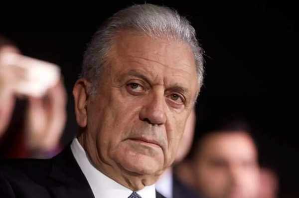 Αβραμόπουλος: Η φον ντερ Λάιεν αρχίζει επείγουσα έρευνα για τις επαφές του πρώην επιτρόπου