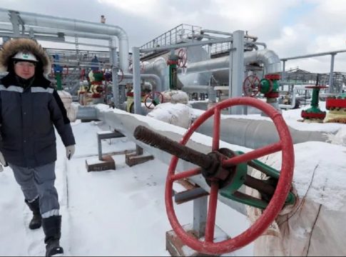 Ρωσία: «Η Ευρώπη πρέπει να μάθει να ζει χωρίς το ρωσικό πετρέλαιο» – Στην αντεπίθεση ο Πούτιν